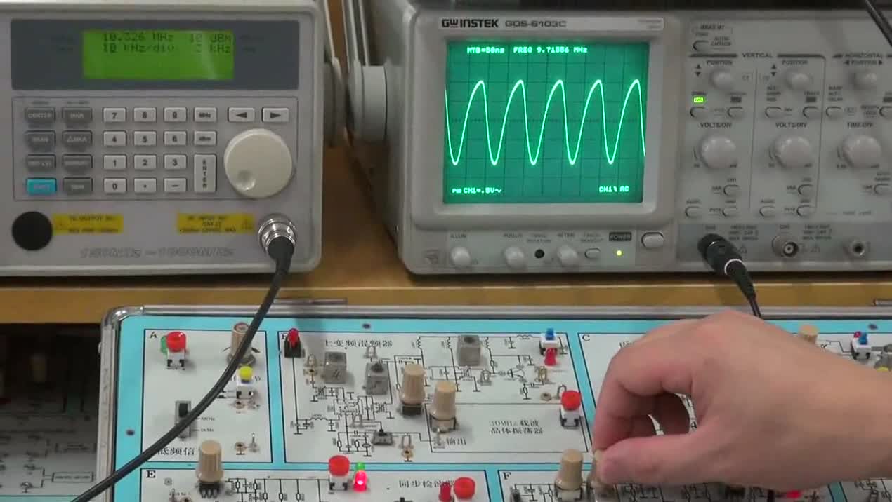 電路：“變容二極管調頻振蕩器及鑒頻”操作演示視頻(2)#電路知識 