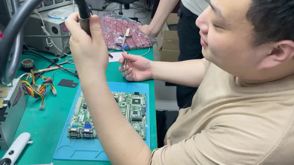 熱風槍使用小技巧，半袖小哥教你輕松拿捏，你學廢了嗎？ #主板 #芯片級維修 #風槍 #使用教程#硬聲創作季 