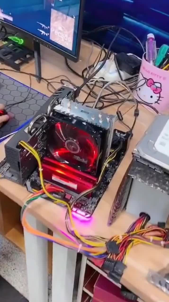18：總有人問我，你的電腦為什么不用機(jī)箱，其實我是有苦衷的#電子知識 