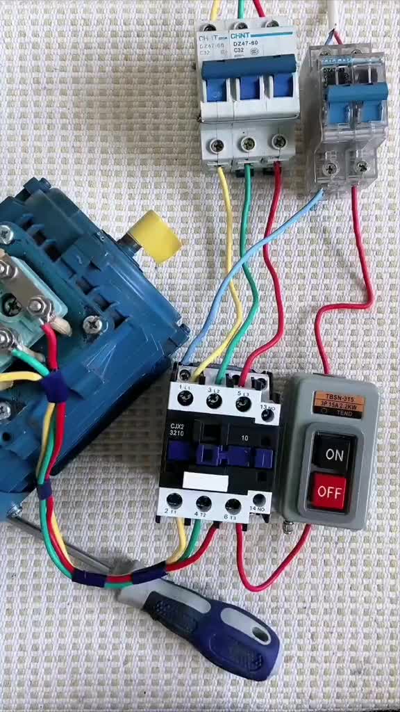 #電工知識 #電動機接線 #零基礎學電工 電動機壓扣開關控制線路接線方法#硬聲創作季 