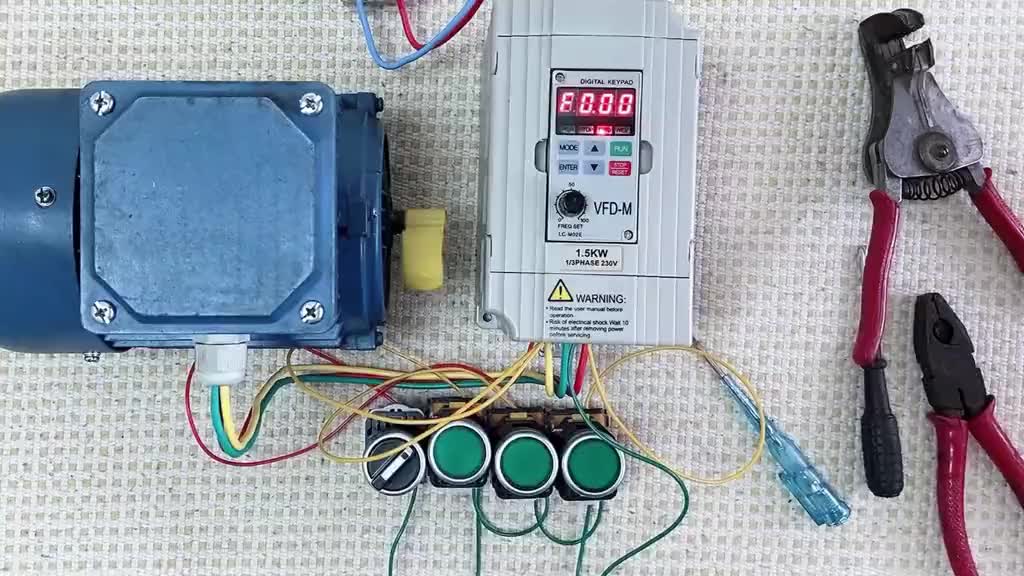 變頻器多段速控制線路及時參數設置方法詳解#零基礎學電工 #變頻器 #電工知識#硬聲創作季 