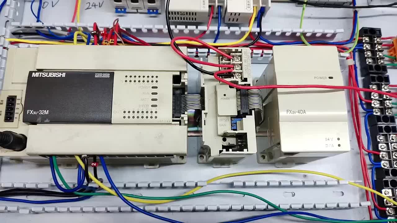 三菱模擬量輸入模塊FX2N-2AD，電流輸入如何接線，PT溫度器接線。#硬聲創作季 