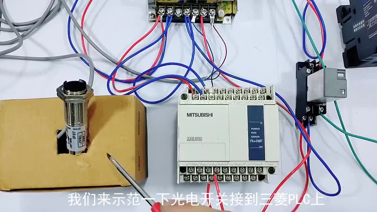 四線光電開關接三菱plc連合應用 光電傳感器控制交流接觸器#硬聲創作季 