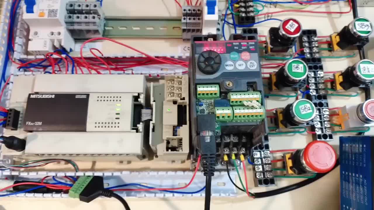 MODBUS RTU通訊下一階段的視頻，觸摸屏與PLC通訊控制變頻器 #觸摸屏 #變頻器 #電#硬聲創(chuàng)作季 