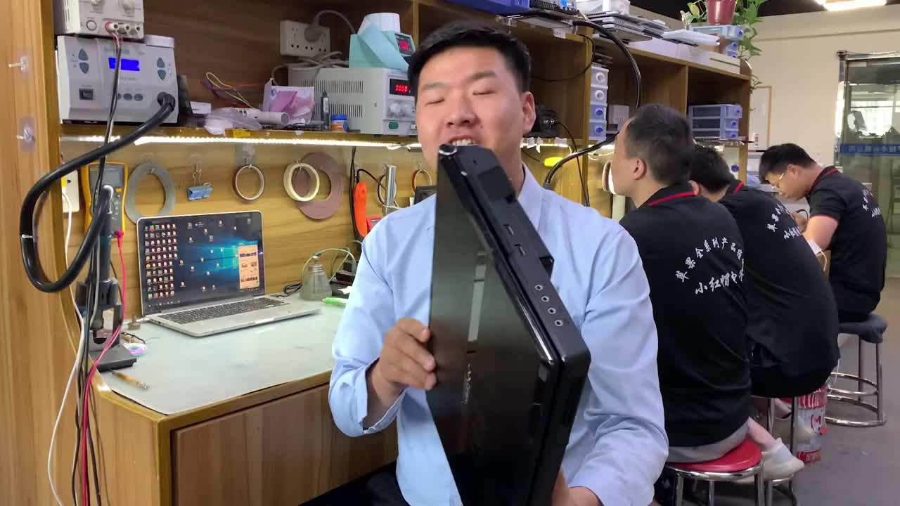 維修一臺(tái)筆記本中的超級(jí)巨無(wú)霸，以為來(lái)大活了，沒(méi)想到修了個(gè)寂寞#硬聲創(chuàng)作季 