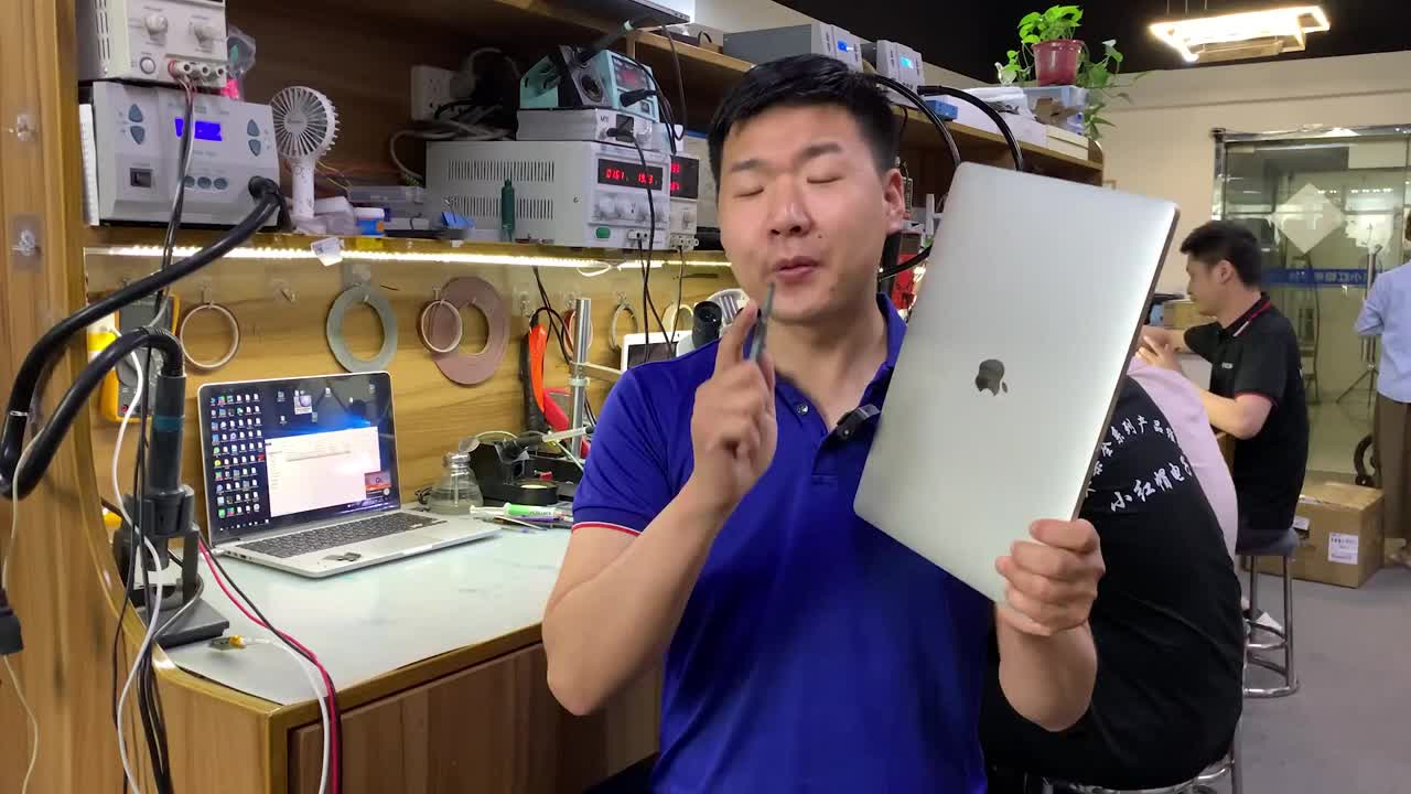 粉絲說上家打開后蓋看一眼就給退回來了，這是什么情況，還能修好嗎？#硬聲創作季 