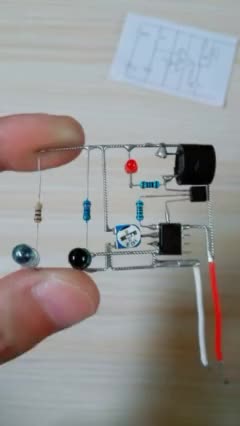 00020 感應距離10cm～60cm 通過調整電位器，將蜂鳴器換成電磁閥就是自動水龍頭，蜂鳴器換成繼電器可以