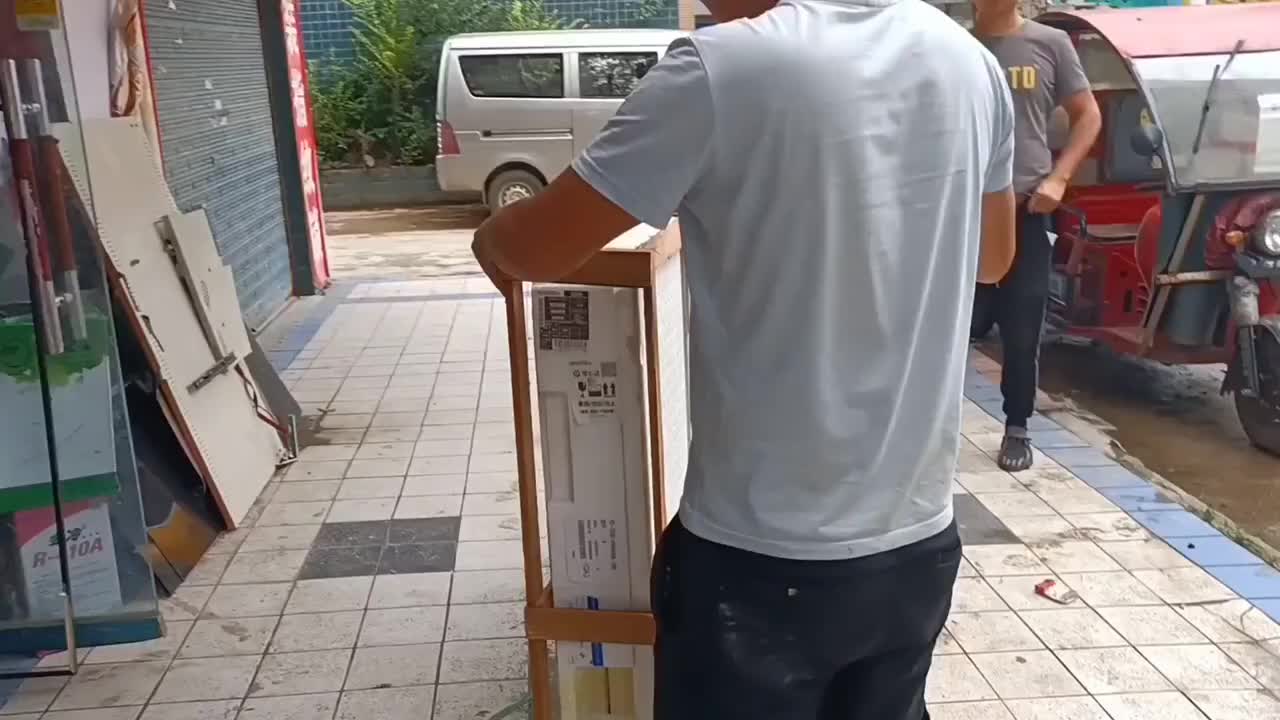 價值一千多電視液晶屏運輸風險很大，驗貨時快遞哥心跳都再加速度#硬聲創(chuàng)作季 