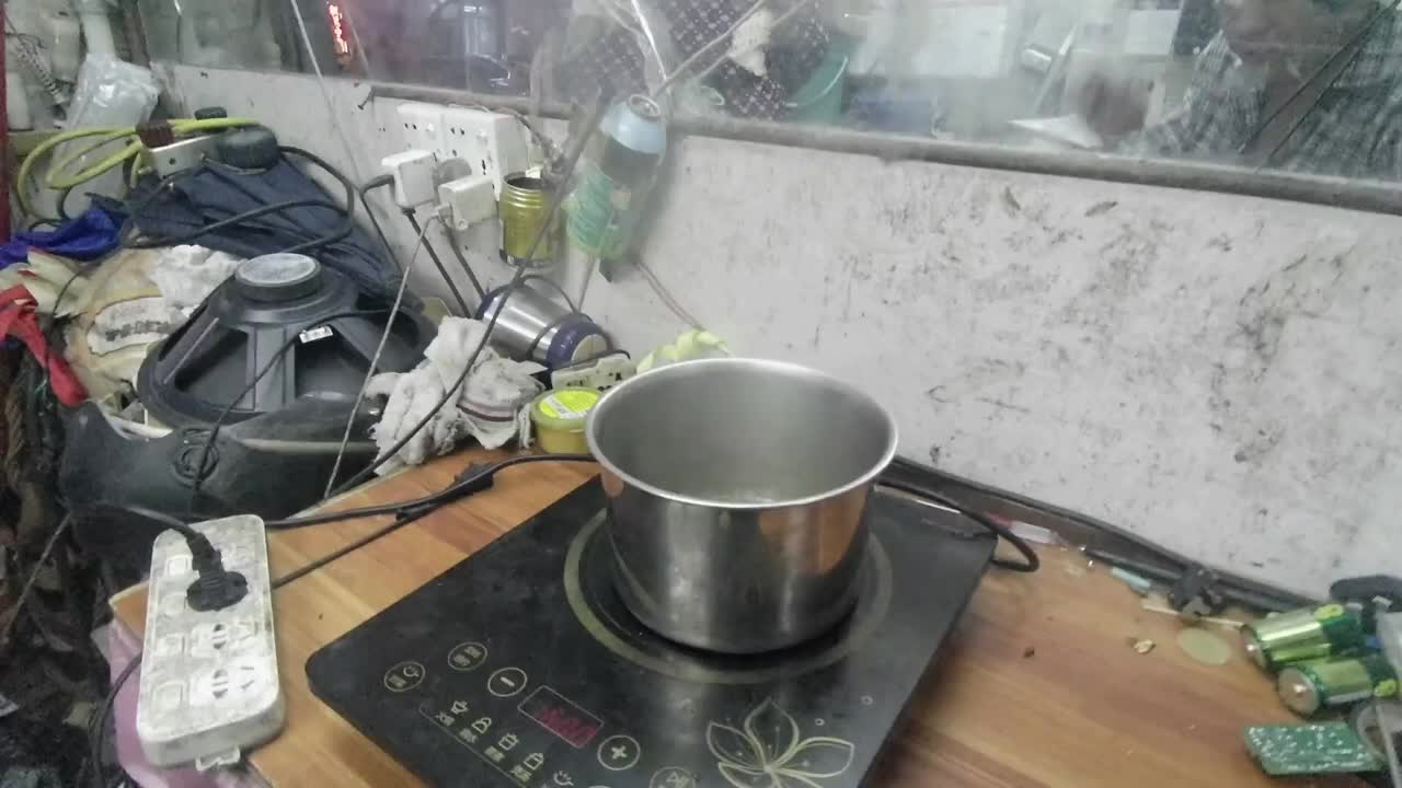 美的電磁爐只工作1分鐘就停機了是什么問題呢？沒換件輕松修復。#硬聲創作季 