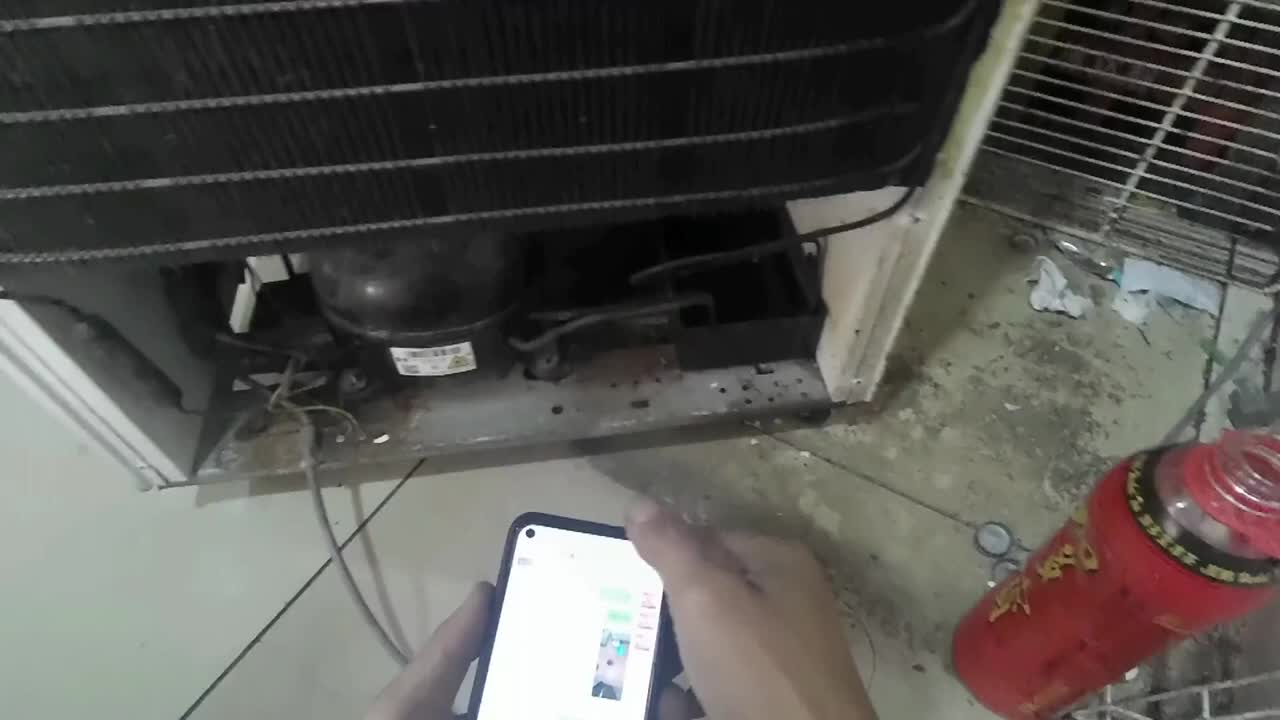 展示柜不制冷，漏氟部位很明顯，是設計上的通病，直接改過更耐用#硬聲創作季 