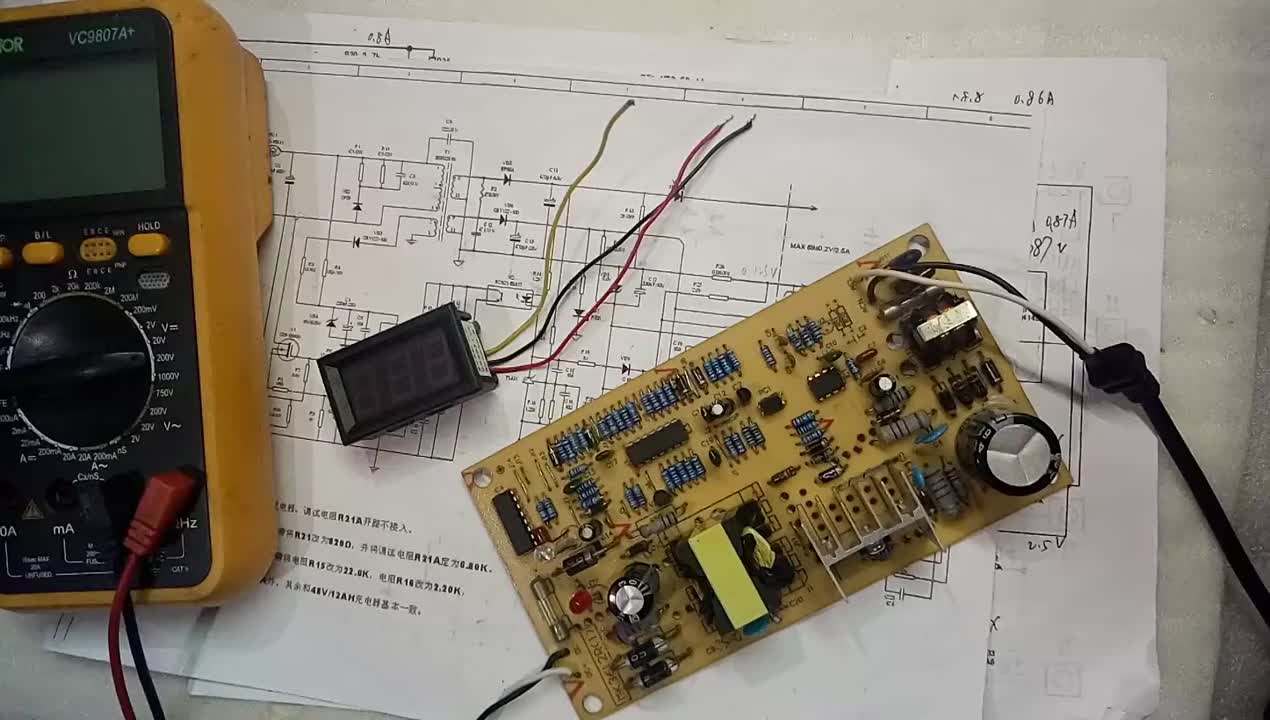 给电动车充电器加装一个数字电压显示的方法#硬声创作季 