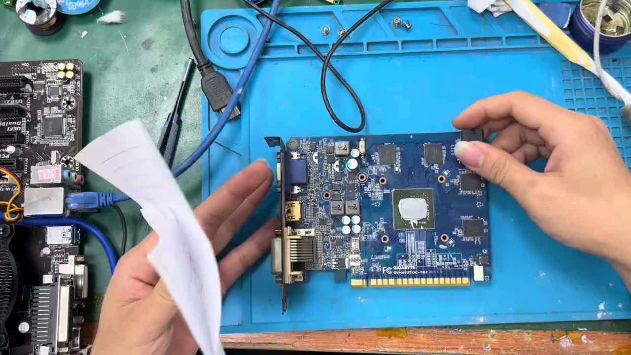 粉絲說他電腦裝上顯卡就不開機了，這是神馬情況！ #筆記本維修 #芯片級維修 #電子技術 #顯卡#硬聲創作季 
