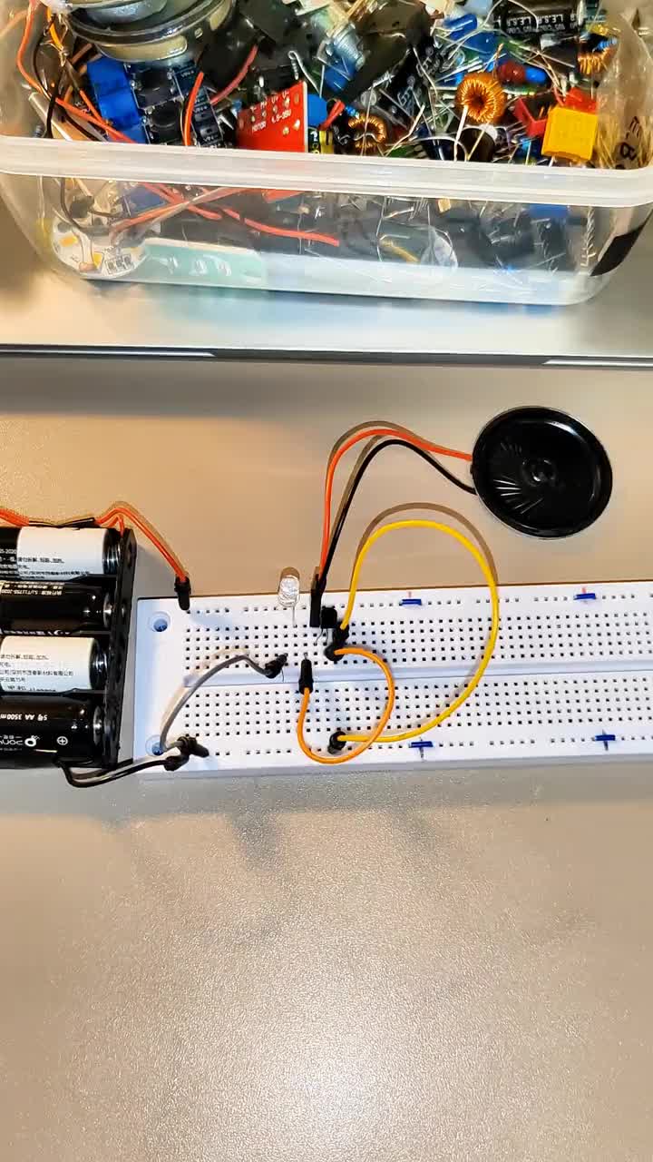 #电子爱好者 #电子元器件 #电路 一颗三极管居然能放音乐？真是长见识了#硬声创作季 