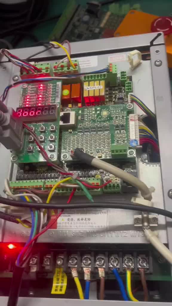 新时达S380变频器维修后测试运行运行正常，需要的伙伴联系了#变频器维修 #新时达 #电梯人 #电梯维修 