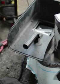 電焊機熱保護器是一種用于保護電焊機電路安全的裝置。它可以監測電路中的溫度，并在超過設定閾值時立即斷開電路