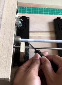 小伙將自制的小臺鋸加裝了一個車床，成本壓到最低，可玩性卻翻倍#模型制作 #手工制作 #工匠手藝 #匠人精神 