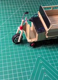 自制一辆电动三轮车，材料及构思奇特，竟然还有自卸功能？涨姿势#模型制作 #科技小制作 #手工diy 