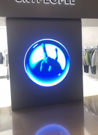 北京三里屯P1.2直徑1.4米無邊圓形屏圓餅屏圓面屏圓盤屏平面圓屏異形屏創意屏LED顯示屏開模定制產品完美亮相
