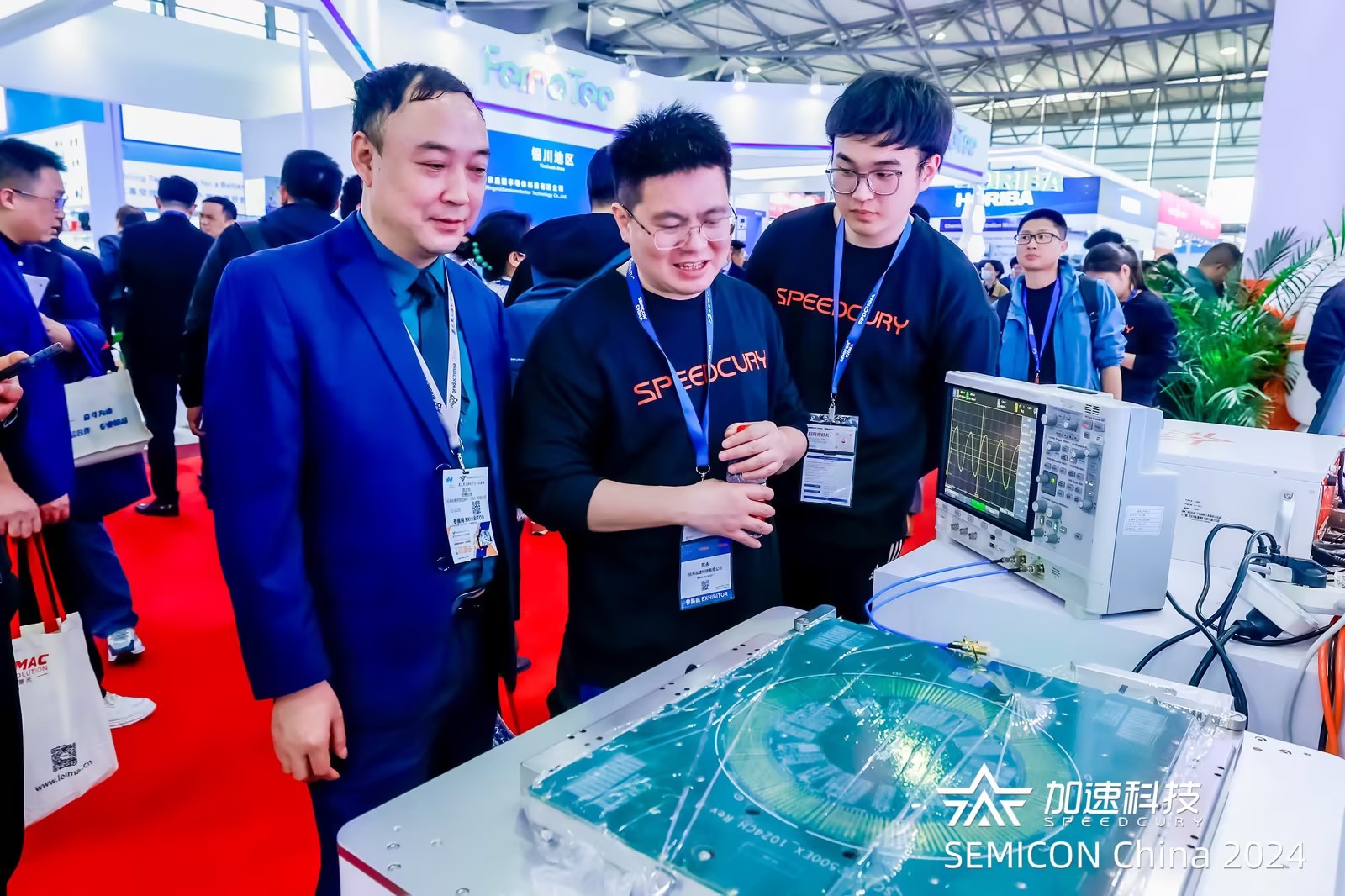 加速科技高性能数模混合信号测试设备ST2500EX精彩亮相SEMICON China 2024