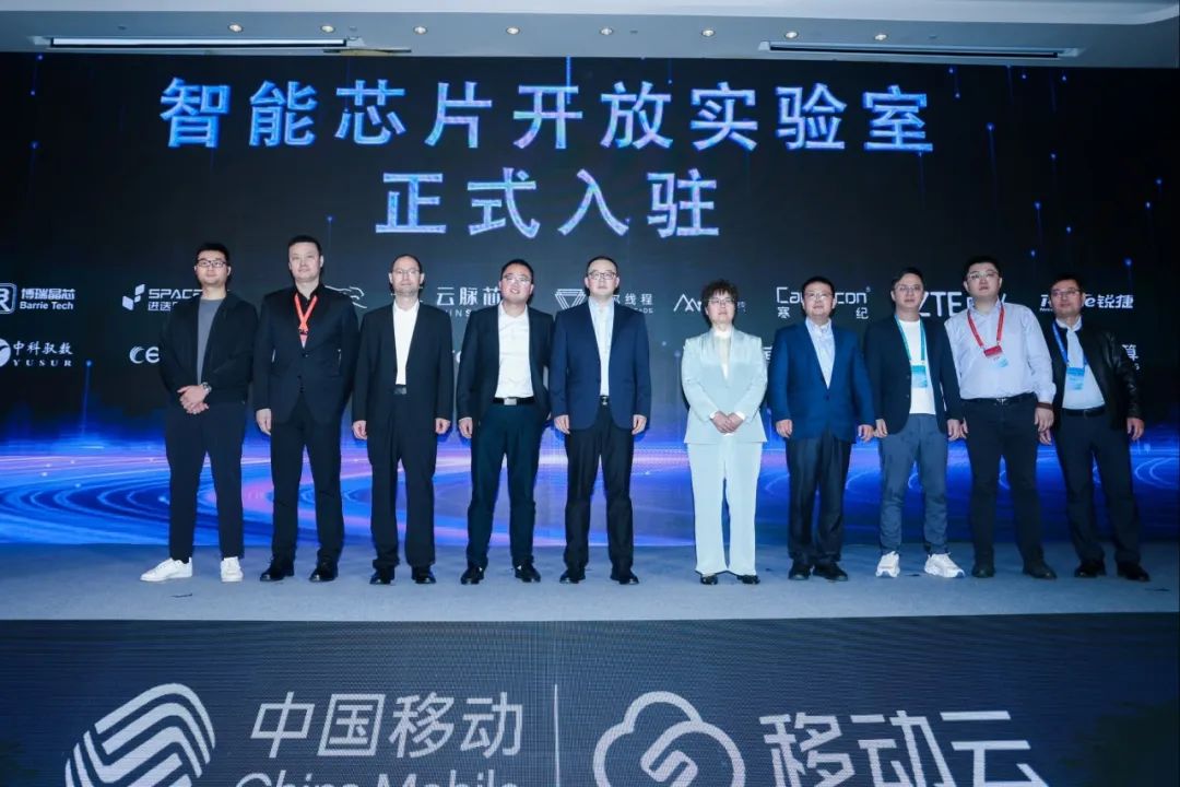 忆联携PCIe Gen5企业级SSD和SATA SSD首次亮相中国移动算力网络大会