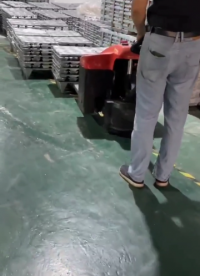 供應錫基合金錫基軸承合金
錫基合金錫基軸承合金的主要成分是錫、鉛、銻、銅。 其中銻和銅，用以提高合金強度和硬度