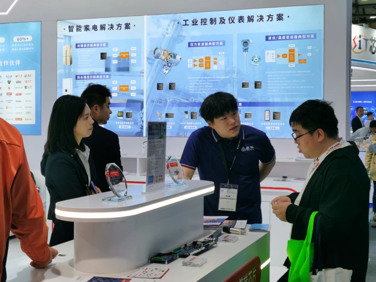 54e40fb0-19dd-11f0-9310-92fbcf53809c.jpg