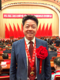 艾為電子程教授接受“上海市勞動(dòng)模范”表彰