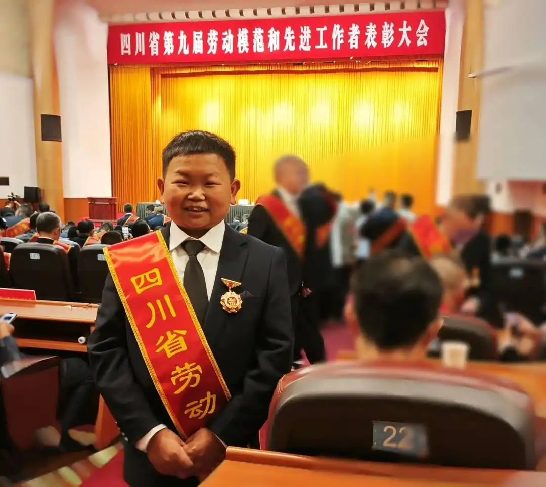 酷賽科技員工獲<b class='flag-5'>四川省</b> “勞模” 背后:酷賽人才培養機制正讓 “人人皆可成才” 照進現實