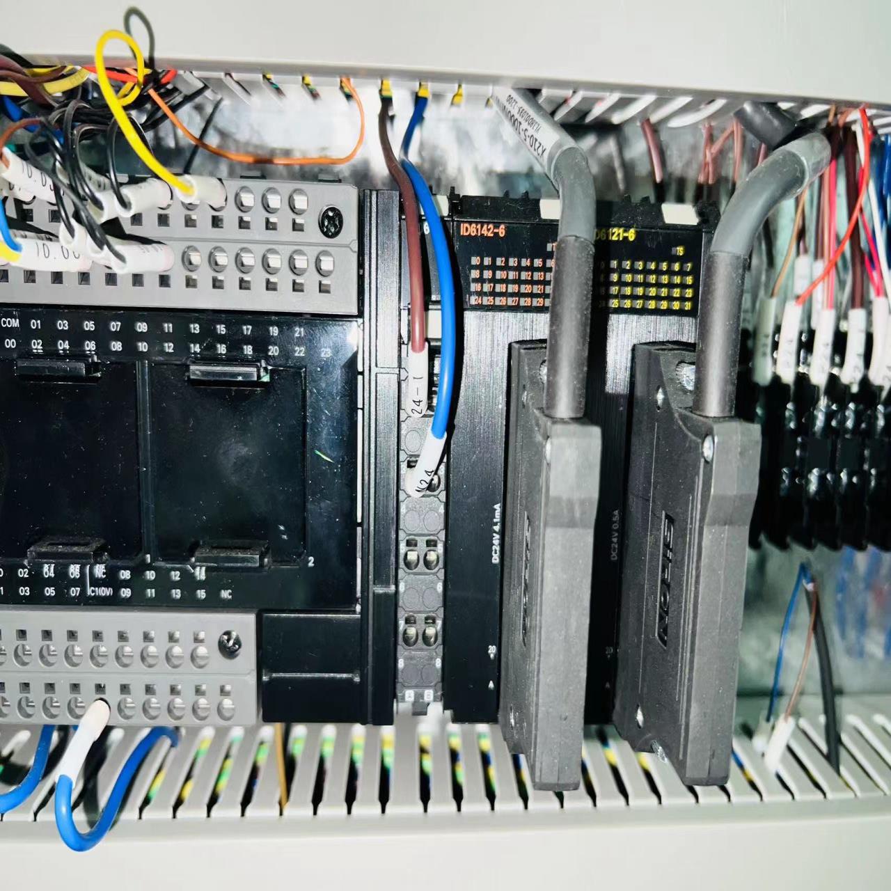 歐姆龍PLC.jpg