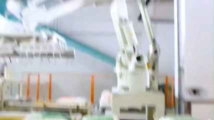 未來(lái)工廠將實(shí)現(xiàn)人機(jī)共存碼垛機(jī)器人助力自動(dòng)化生產(chǎn)