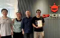 便攜式AI突破：DFRobot LattePanda Mu 助力泛靈人工智能RM-01實現“公文包里的超算”