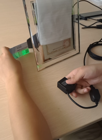 二維碼固定式掃描器掃碼演示，可讀取多種碼制的一維二維碼