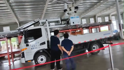 客户进场看轨道式装车机自动化作业显实力赢认可
