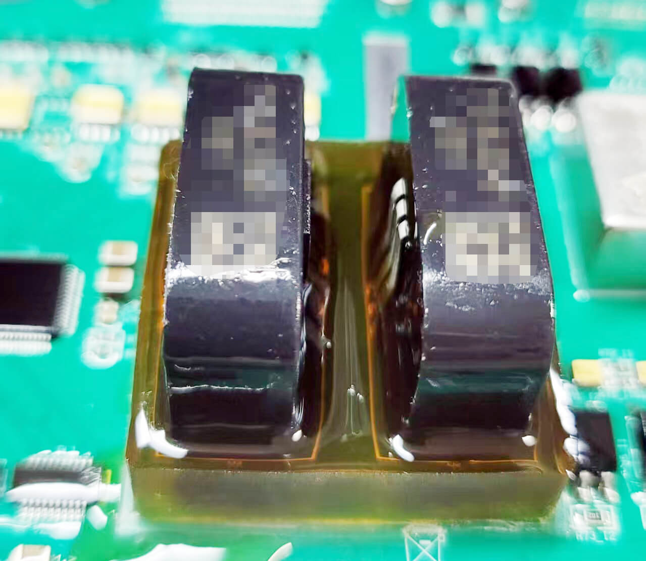 pcb灌封效果拷贝 (1).jpg