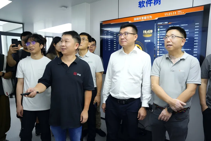 全国首家人工智能6S店落地深圳龙岗，华秋电子携手CSDN开启AI智能产业服务新业态