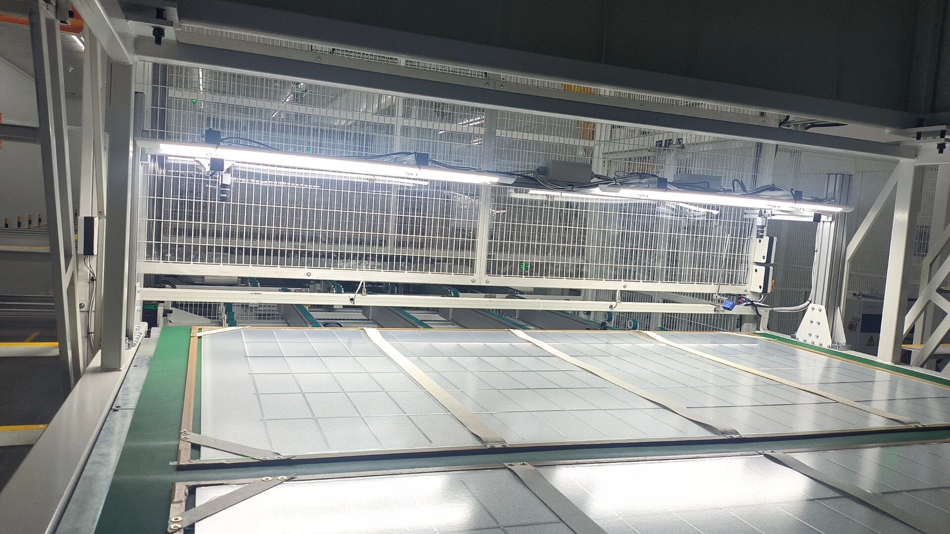 光伏廠長必看：層壓<b class='flag-5'>框</b>錯位難題，終于有了省錢解法！
