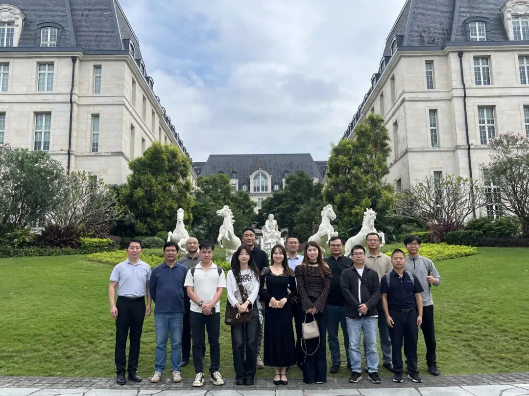 聚勢而立，共繪新篇！泊滄數(shù)據(jù)<b class='flag-5'>攜手</b>制造<b class='flag-5'>領(lǐng)</b><b class='flag-5'>軍</b><b class='flag-5'>企業(yè)</b>走進(jìn)華為之行圓滿收官