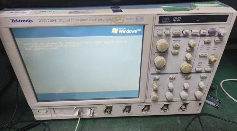 <b class='flag-5'>泰</b><b class='flag-5'>克</b>DPO7054<b class='flag-5'>數(shù)字</b>熒光<b class='flag-5'>示波器</b>：應(yīng)對高速信號挑戰(zhàn)的專業(yè)<b class='flag-5'>測試</b>平臺