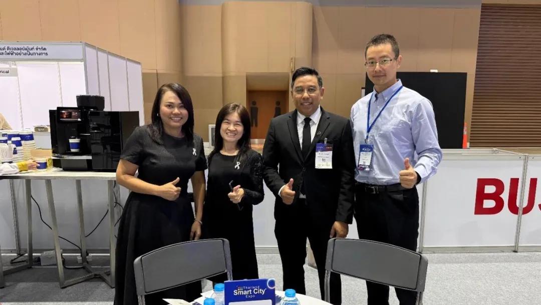 泰國政府領(lǐng)導(dǎo)到訪考察 NineData 展區(qū)