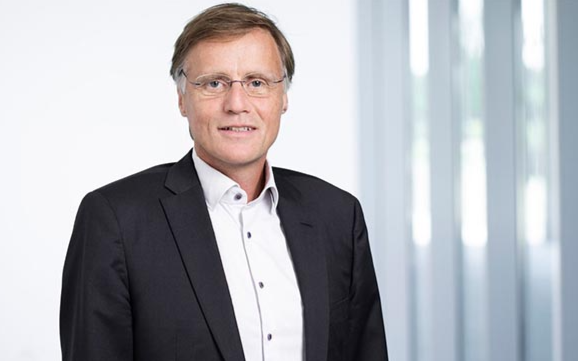 AI電源業(yè)務(wù)成新引擎!英飛凌2025財(cái)年<b class='flag-5'>營</b><b class='flag-5'>收</b>146.62<b class='flag-5'>億</b>歐元,2026財(cái)年<b class='flag-5'>營</b><b class='flag-5'>收</b>將實(shí)現(xiàn)溫和增長