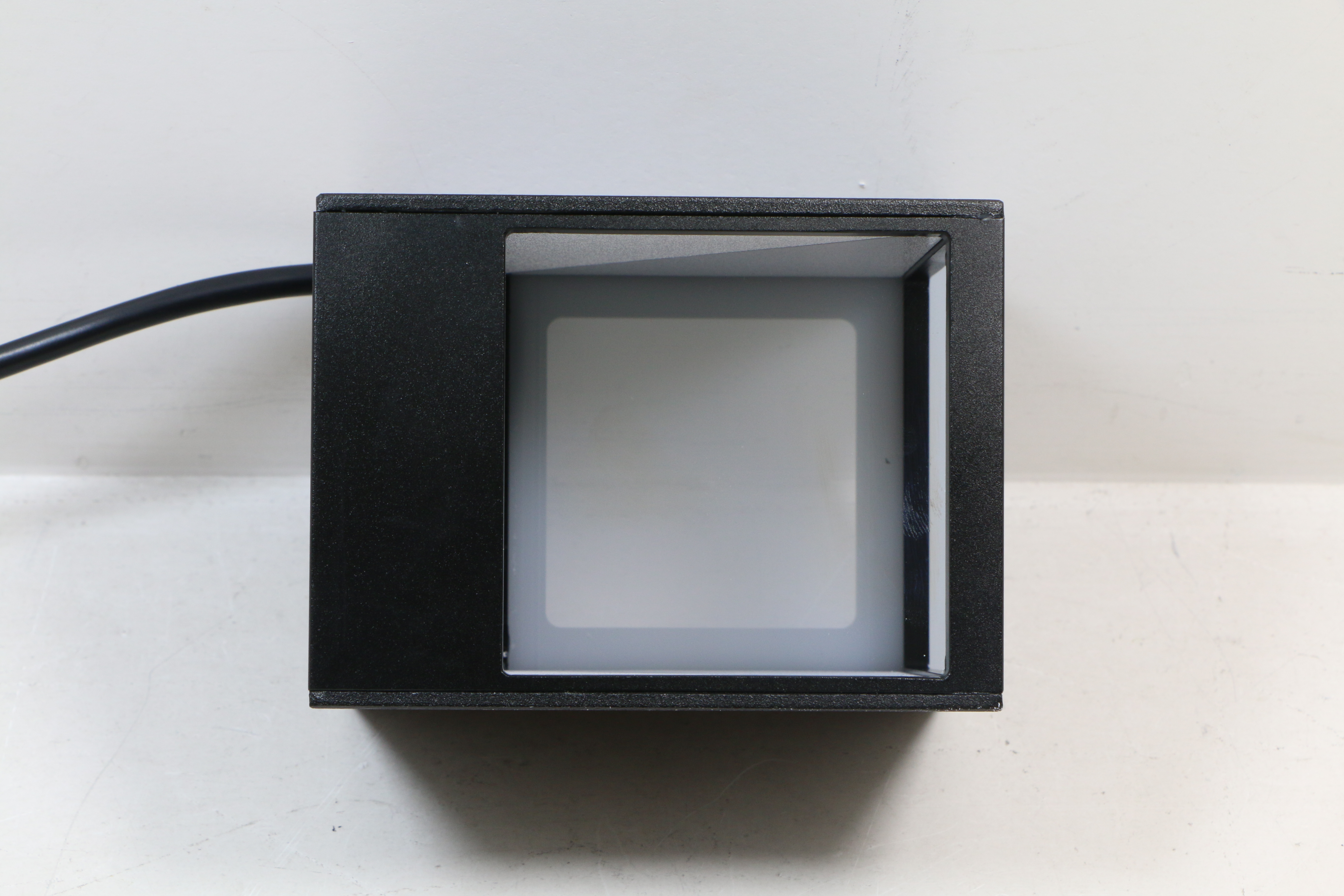 工業(yè)<b class='flag-5'>視覺(jué)</b><b class='flag-5'>光源</b>：<b class='flag-5'>思</b><b class='flag-5'>奧</b><b class='flag-5'>特</b><b class='flag-5'>智能</b>科技<b class='flag-5'>視覺(jué)</b>破解高反光表面檢測(cè)難題