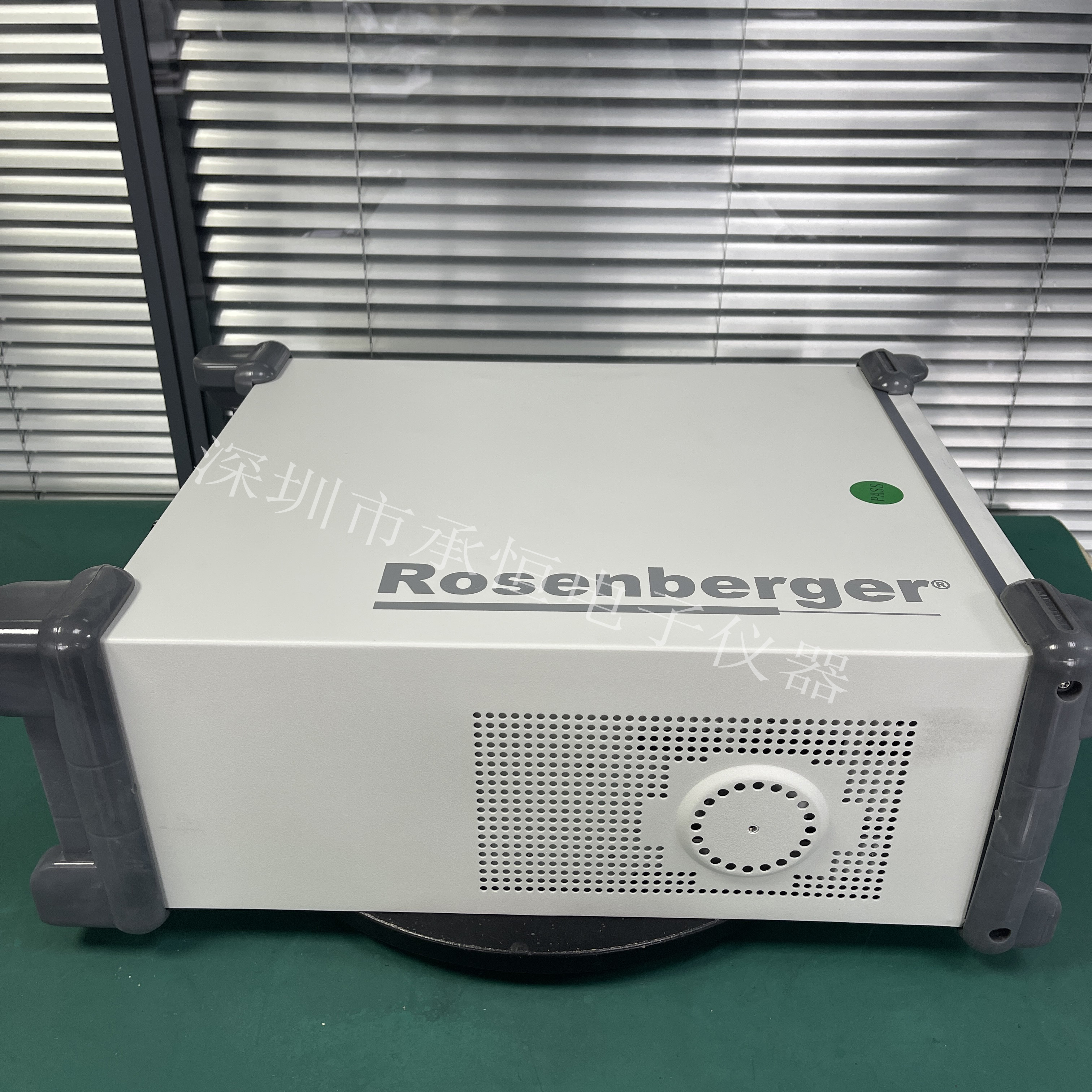 <b class='flag-5'>Rosenberger</b> APT 700 <b class='flag-5'>MHz</b> <b class='flag-5'>無</b><b class='flag-5'>源</b><b class='flag-5'>互調</b>分析儀：<b class='flag-5'>精準</b>定位低<b class='flag-5'>頻段</b><b class='flag-5'>互調</b>干擾的專業(yè)利器