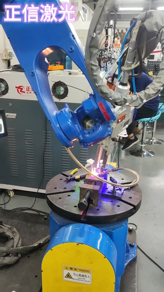 機器人激光焊接機！#激光焊接 #機器人激光焊接 #自動化設(shè)備 #非標定制 