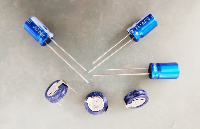 超级电容可以用多少伏的电压充电