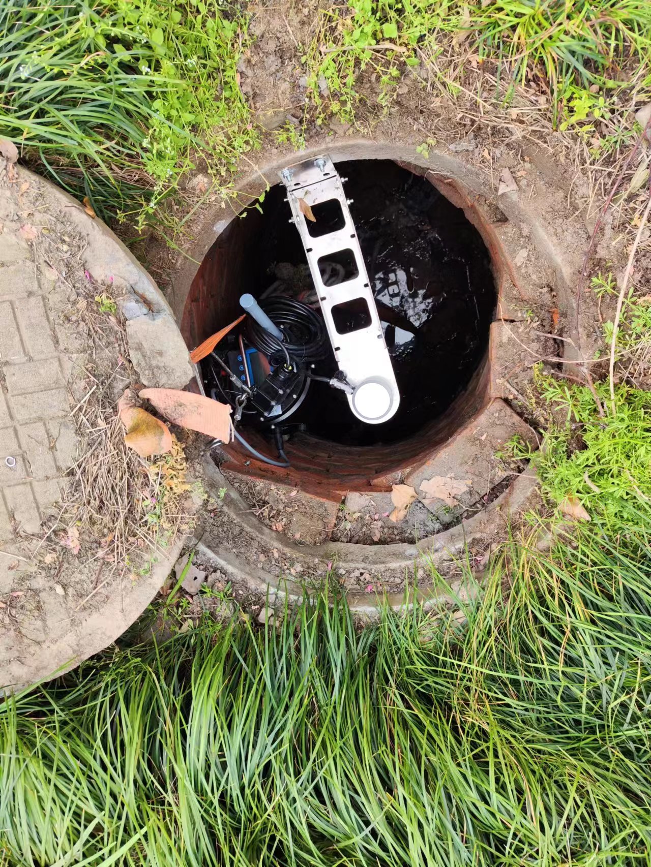 雨水管网水质水位流量监测设备技术架构与实践应用