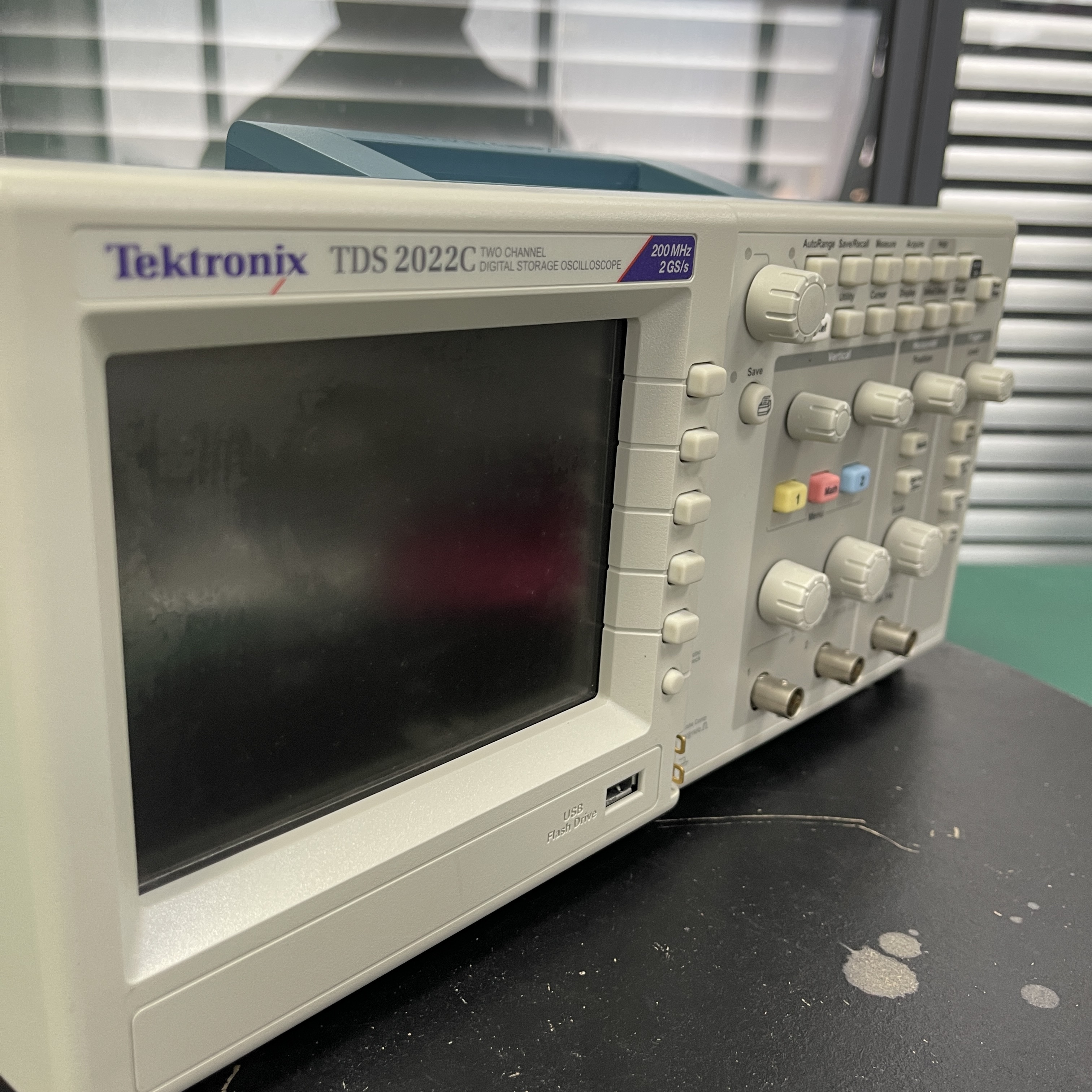 泰克TDS2022C数字存储示波器：基础电子调试的可靠伙伴