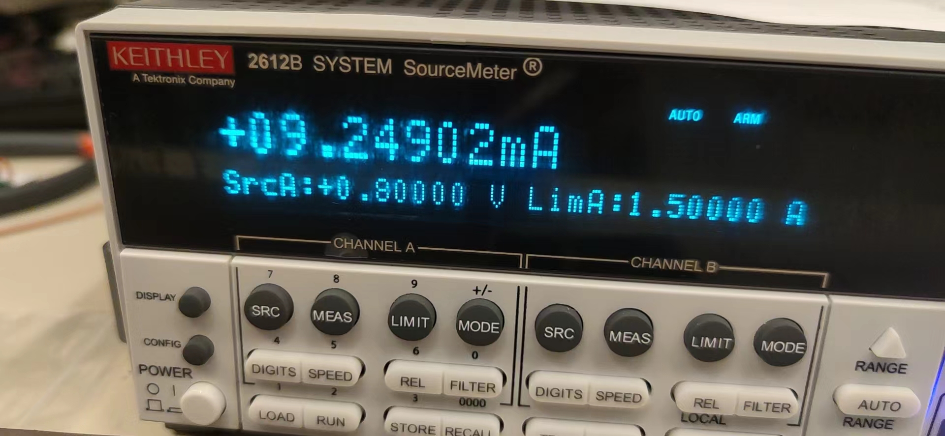 如何使用源表对元器件的IV曲线进行测试？