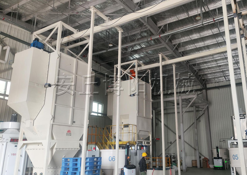 大豆蛋白噸袋自動拆包機(jī)   河南噸袋無塵破包機(jī)現(xiàn)場  帶噸包脫鉤裝置 #噸袋拆包機(jī) #安丘博陽機(jī)械 
