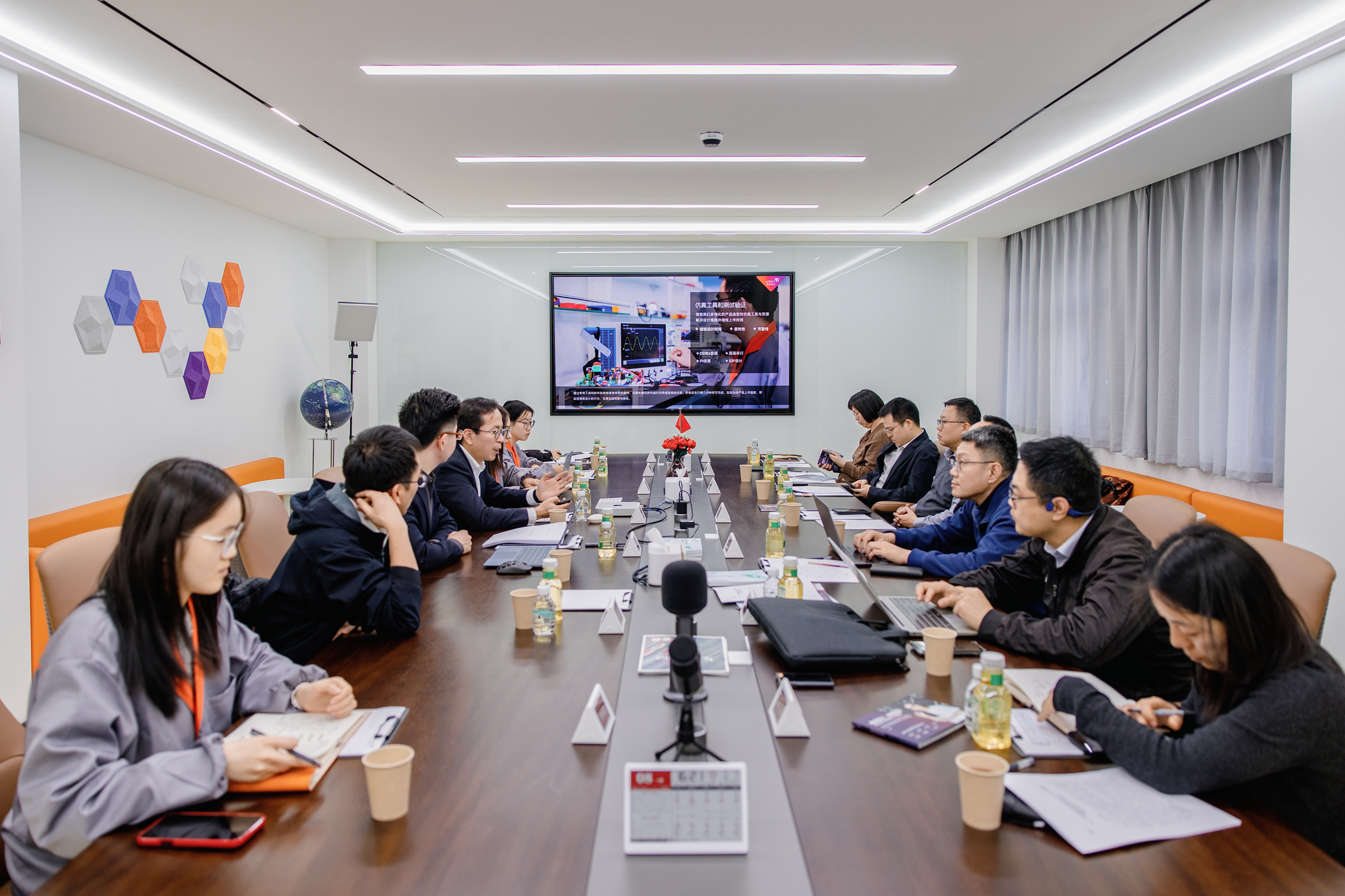 北京市科委、中关村管委会副主任杨璞一行赴昱栎技术调研概念验证平台建设情况