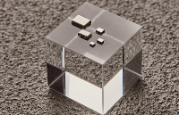 <b class='flag-5'>晶體振蕩器</b>與<b class='flag-5'>晶體</b>諧振<b class='flag-5'>器</b>有哪些關(guān)聯(lián)呢？